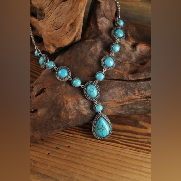 NEW Boutique 5-Star Rated Green Crackle Turquoise Water Drop Accent Necklace, OS - Picture 2 of 9